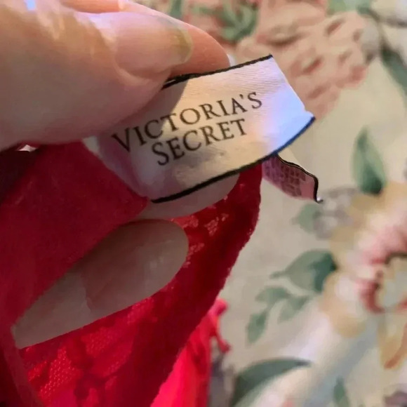 Victoria Secret Women’s  Red Bra Size 34 C - Picture 10 of 11